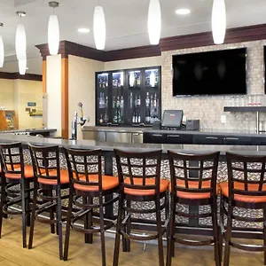 fairfield-inn-suites-by-marriott-toronto-airport.niagara-fallshotels.com/