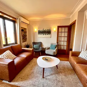 Mtlvacationrentals-the Mtlvr Kisses Montreal
