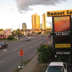 https://sunset-inn.niagara-fallshotels.com