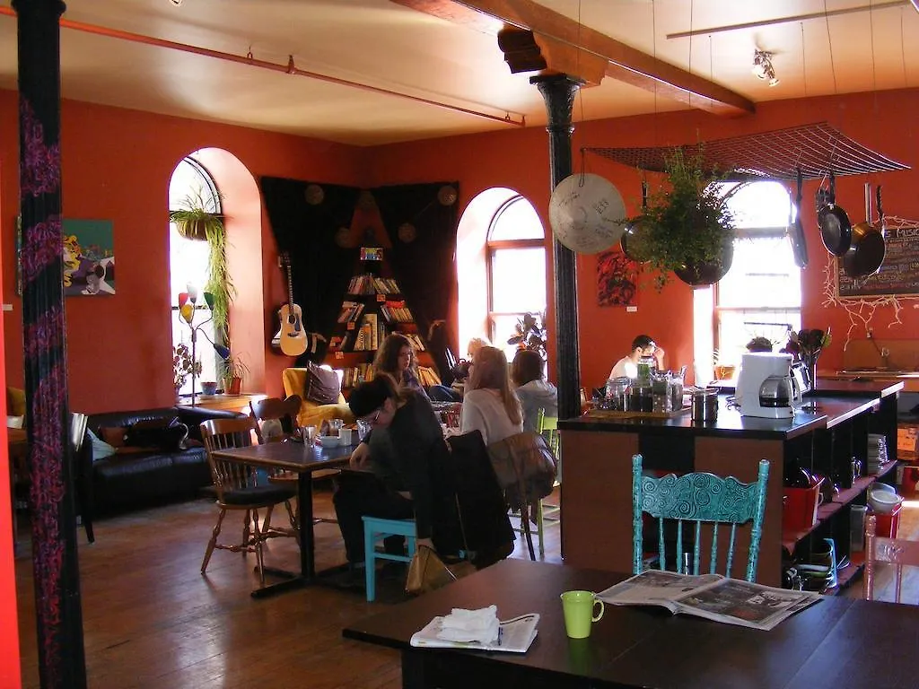 Hostel Auberge Alternative Montreal