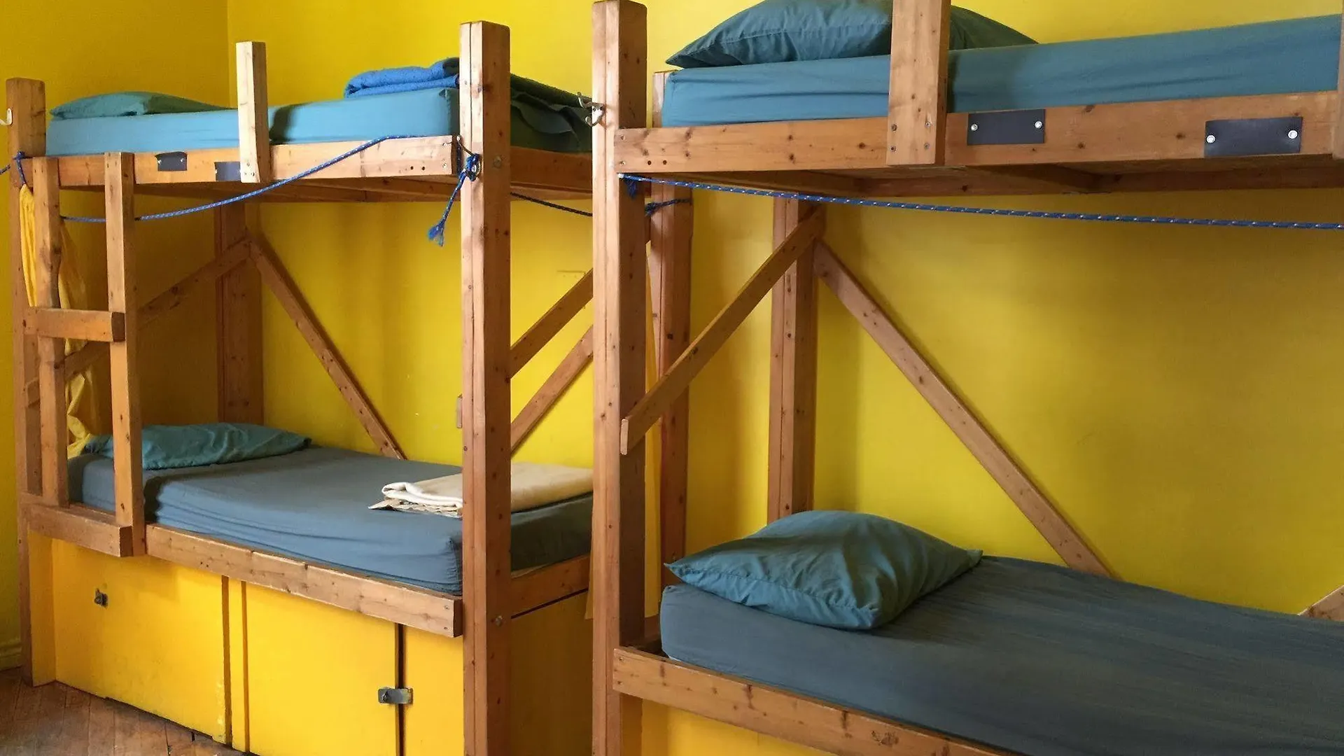 Auberge Alternative Montreal Hostel