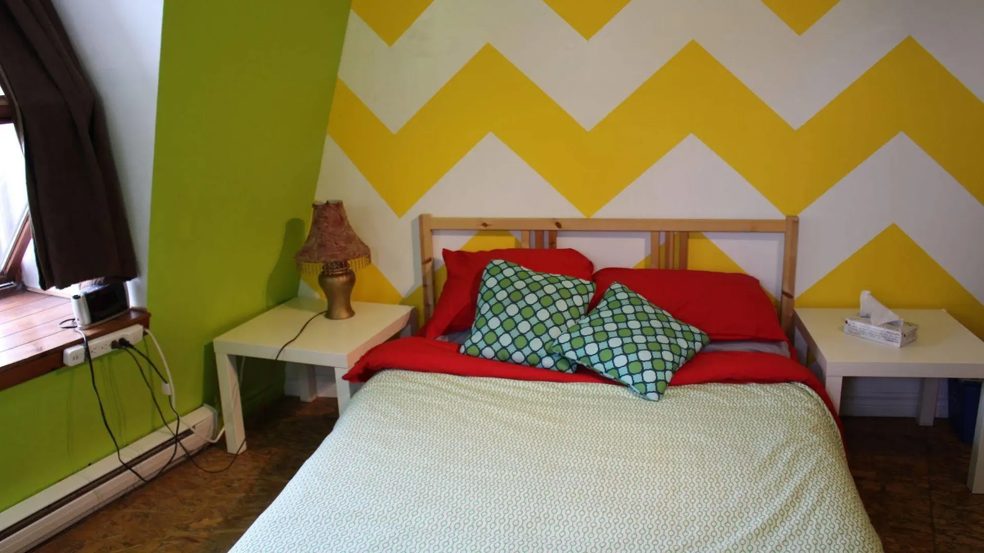 Hostel Auberge Alternative Montreal Canada