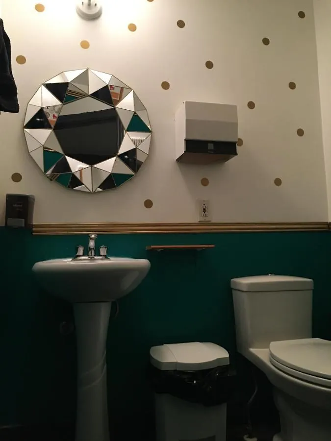 Auberge Alternative Montreal Hostel